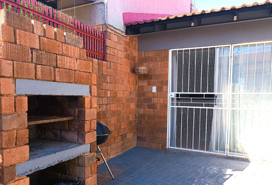 4 Bedroom Property for Sale in Langenhovenpark Free State